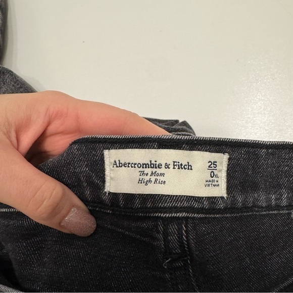 Abercrombie & fitch black washed out jean the mom high rise size 25 extra long - Picture 5 of 7